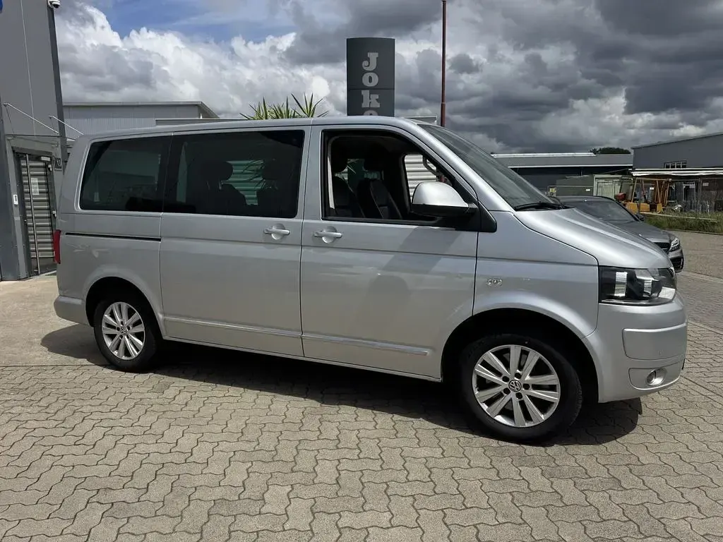 Gebraucht VW Multivan Highline 179 PS (131 kW) 2015 Reflexsilber metallic Van / Kleinbus