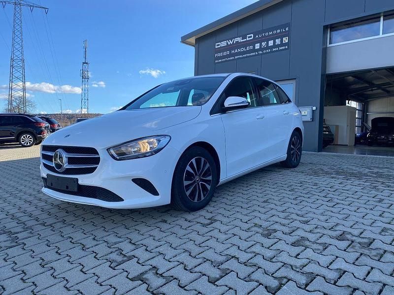 Polarweiss Gebraucht 2020 Mercedes B200 Style Van / Kleinbus | 20.300 € (Fairer Preis) - Bild 1/4