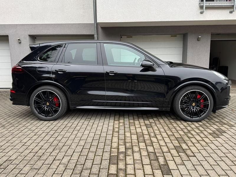 Gebraucht Porsche Cayenne GTS 441 PS (324 kW) 2015 Schwarz SUV