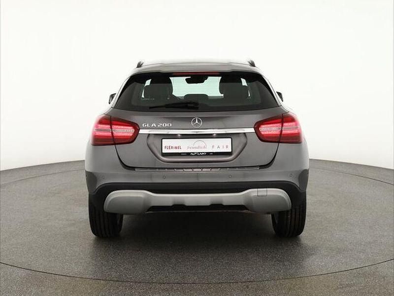 Gebraucht Mercedes GLA200 Style 156 PS (114 kW) 2018 Grau SUV