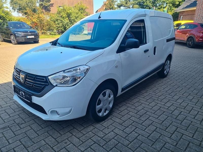 Weiß Gebraucht 2021 Dacia Dokker Express Comfort Van | 11.990 € (Teuer) - Bild 1/4