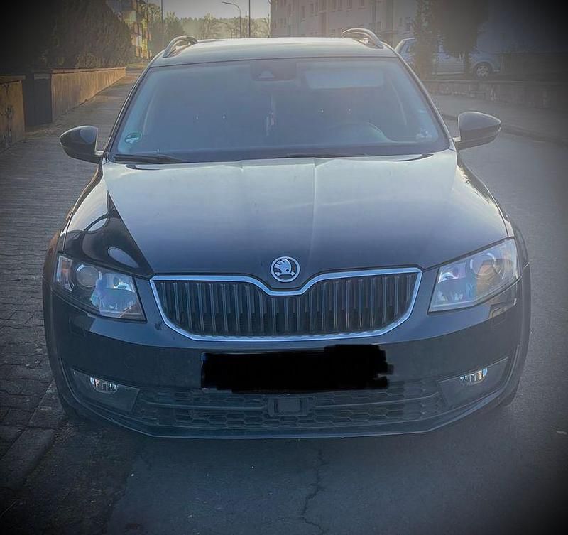 Schwarz Gebraucht 2016 Skoda Octavia Limousine | 10.599 € (Fairer Preis) - Bild 1/4