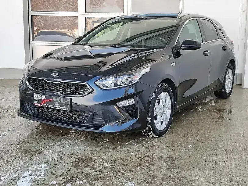 Usado Kia Ceed 136 CV (100 kW) 2021 Negro Utilitario