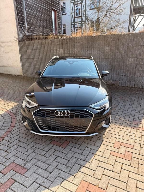 Gebraucht Audi A3 Sportback Advanced Plus 116 PS (85 kW) 2021 Schwarz Kleinwagen