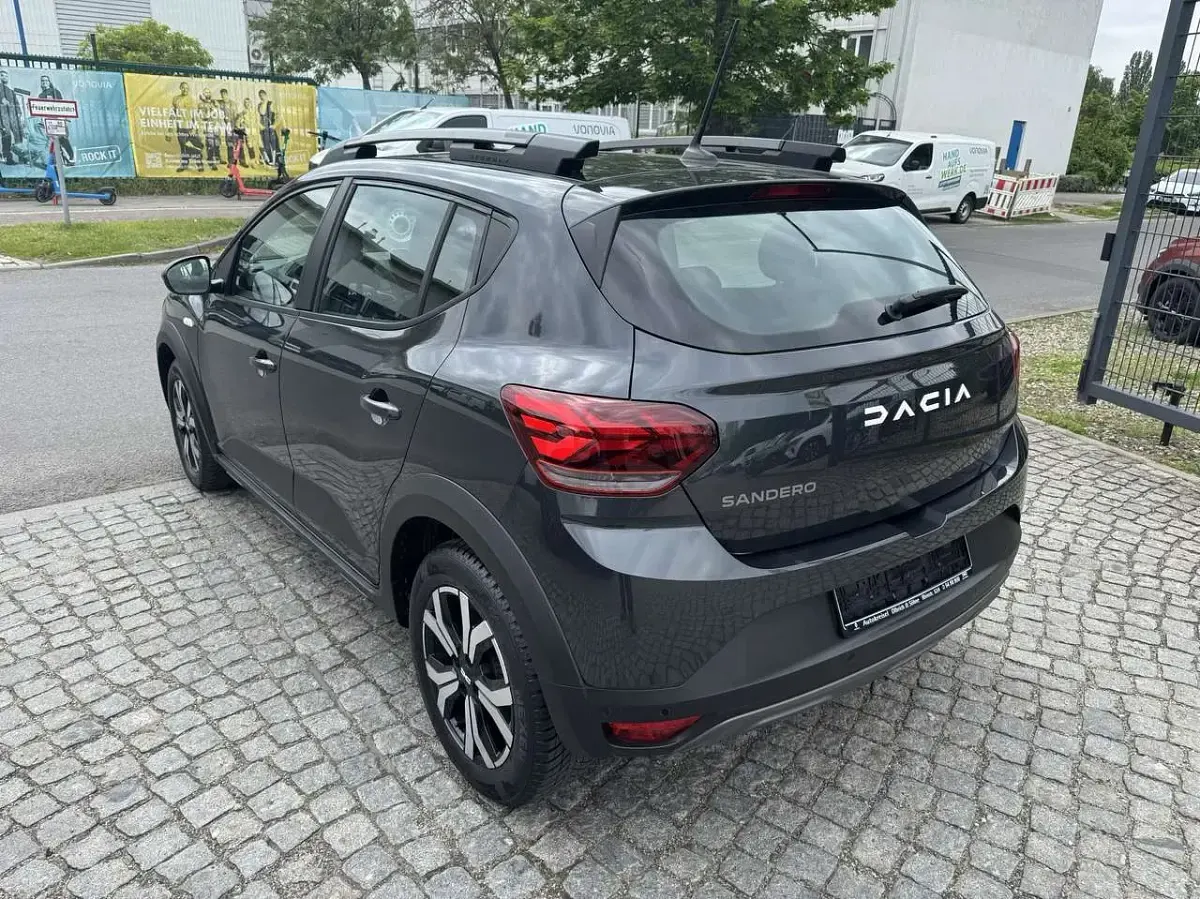 Gebraucht Dacia Sandero Expression 91 PS (66 kW) 2023 Kometengrau Limousine