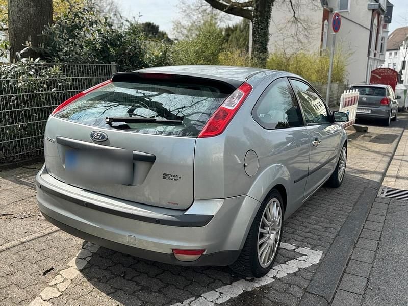 Second-hand Ford Focus 101 CP (74 kW) 2005 Argintiu Coupe