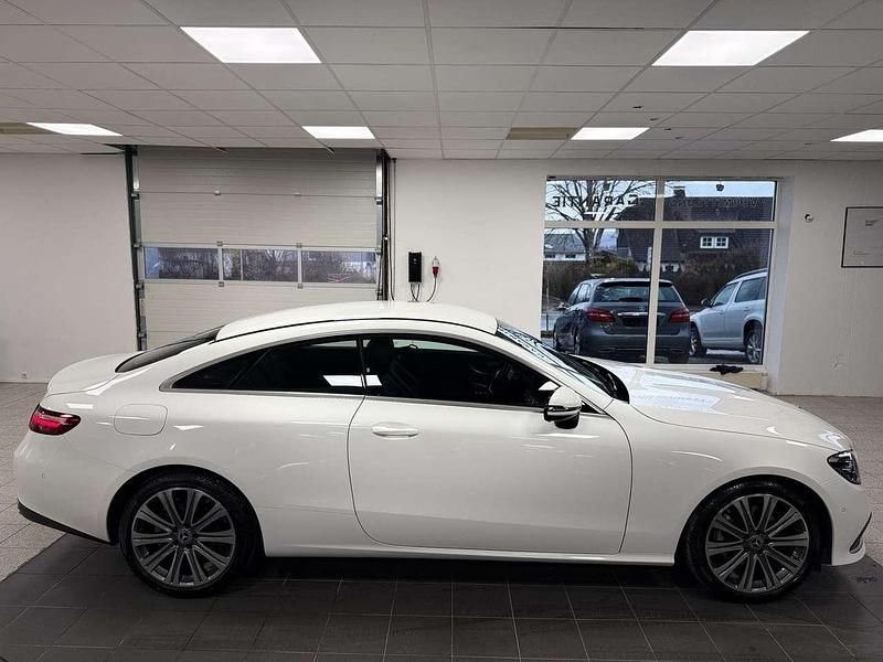 Usado Mercedes E200 197 CV (144 kW) 2021 Blanco Coupe