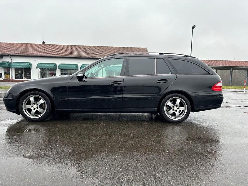Gebraucht Mercedes E240 177 PS (130 kW) 2004 Schwarz Kombi