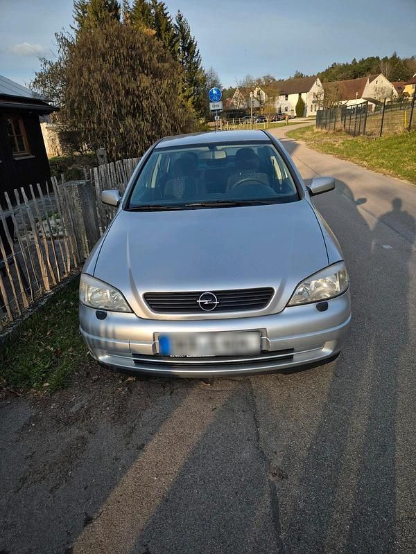 Gebraucht Opel Astra 101 PS (74 kW) 1999 Silber Limousine