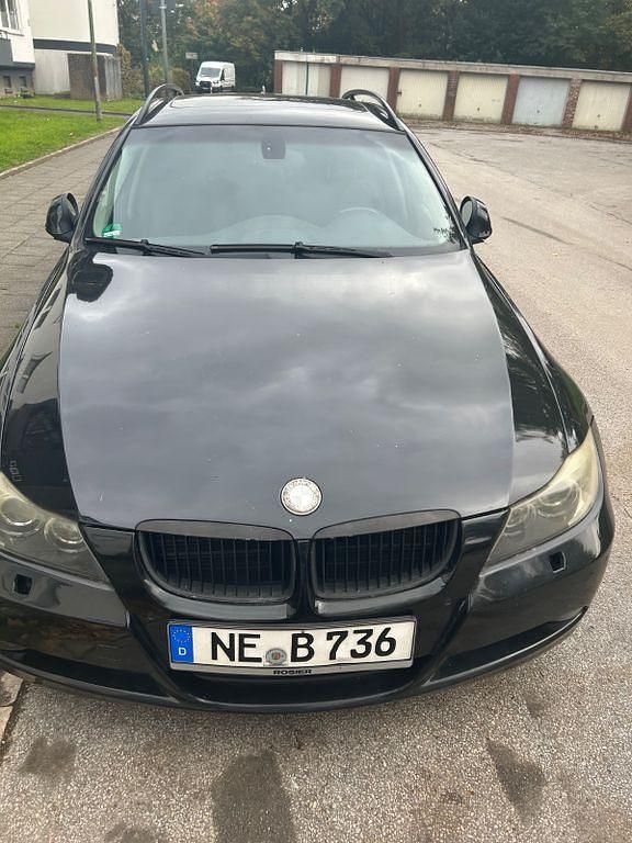 Schwarz Gebraucht 2008 BMW 320 Kombi | 1.800 € (Superpreis) - Bild 1/4