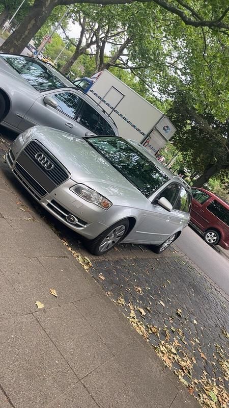 Grau Gebraucht 2005 Audi A4 Kombi | 2.000 € (Superpreis) - Bild 1/4