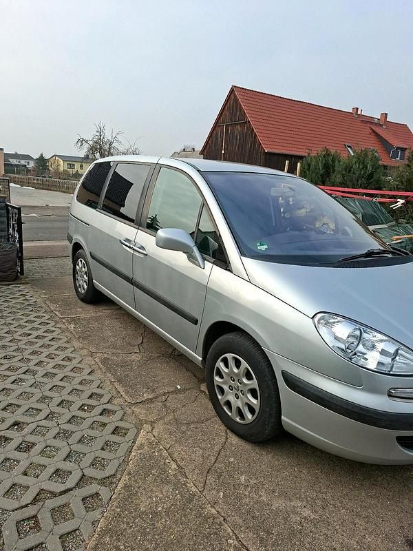 Gebraucht Peugeot 807 107 PS (78 kW) 2004 Silber Van / Kleinbus