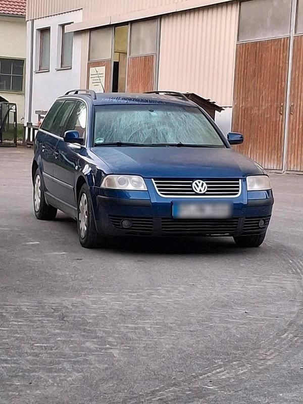 Blau Gebraucht 2001 VW Passat Kombi | 1.000 € (Superpreis) - Bild 1/4
