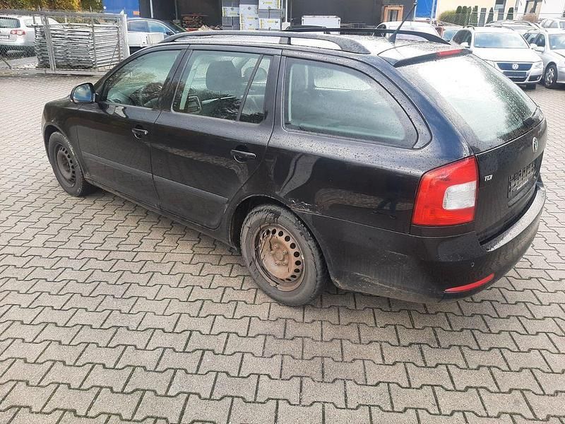 Gebraucht Skoda Octavia Ambiente 105 PS (77 kW) 2012 Schwarz Kombi