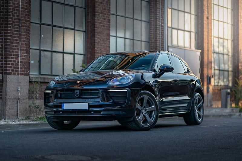 Schwarz Gebraucht 2022 Porsche Macan SUV | 63.900 € (Fairer Preis) - Bild 1/4