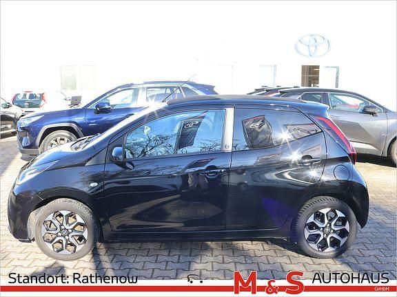 Gebraucht Toyota Aygo Team 72 PS (52 kW) 2021 Midnightschwarz mica Kleinwagen