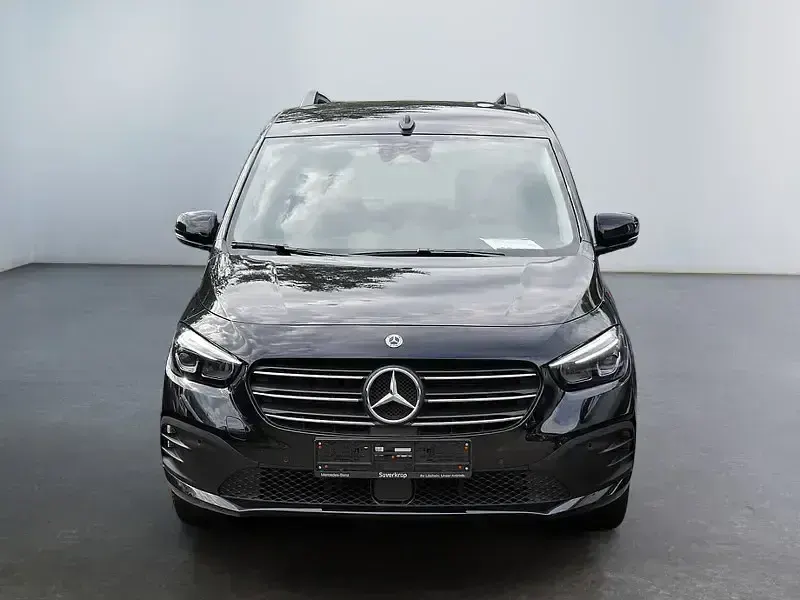 Gebraucht Mercedes T180 Progressive 131 PS (96 kW) 2025 Schwarz Van / Kleinbus