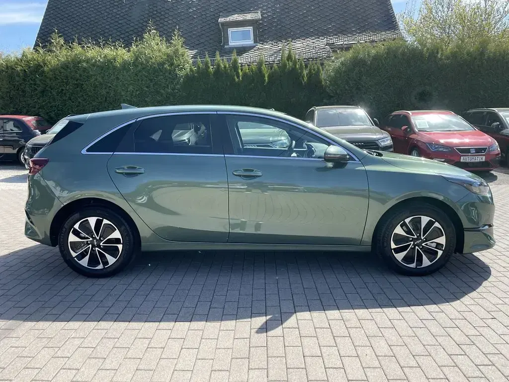 Neu Kia Ceed 140 PS (102 kW) 2025 Grün Kleinwagen
