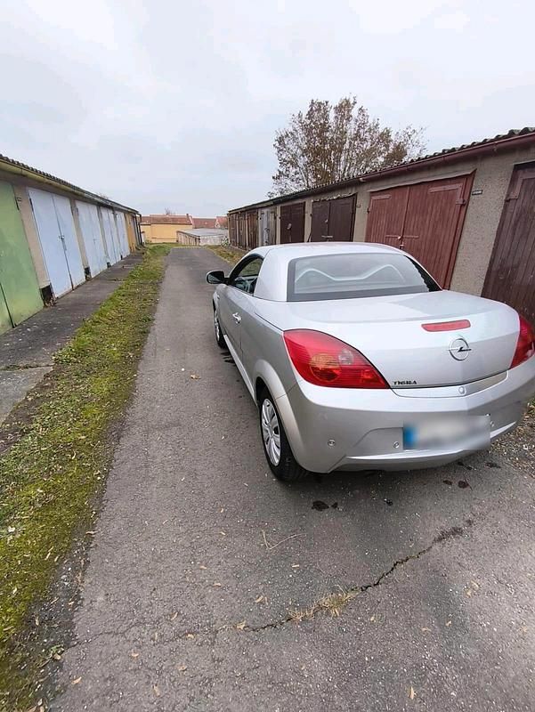 Gebraucht Opel Tigra 80 PS (58 kW) 2009 Silber Cabrio