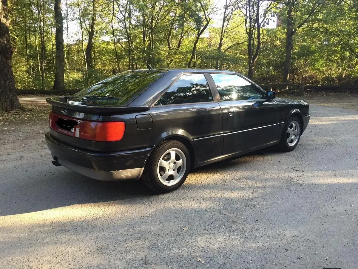 Käytetty Audi Quattro Basis 170 HP (125 kW) 1990 Musta Coupe - kaksiovinen
