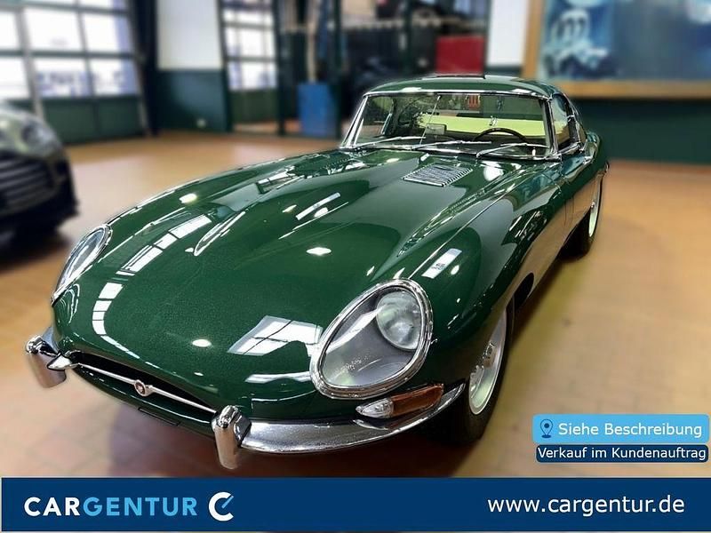 British racing green Gebraucht 1964 Jaguar E-Type Cabrio | 159.990 € - Bild 1/4
