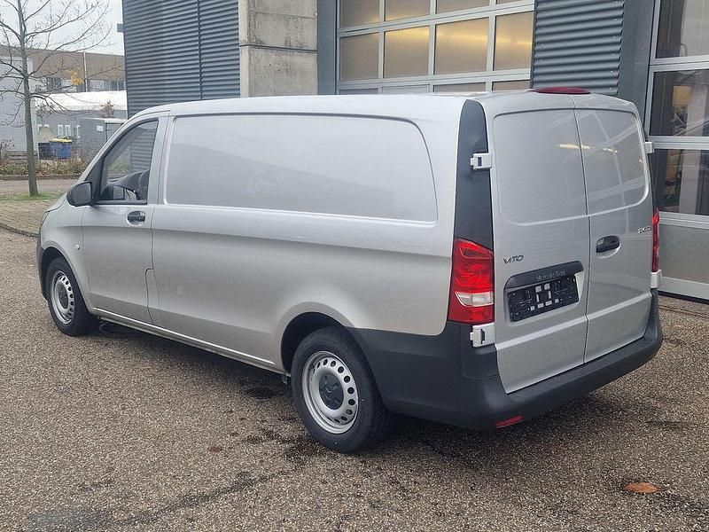 Gebraucht Mercedes Vito 114 PS (83 kW) 2019 Brillantsilber metallic Van