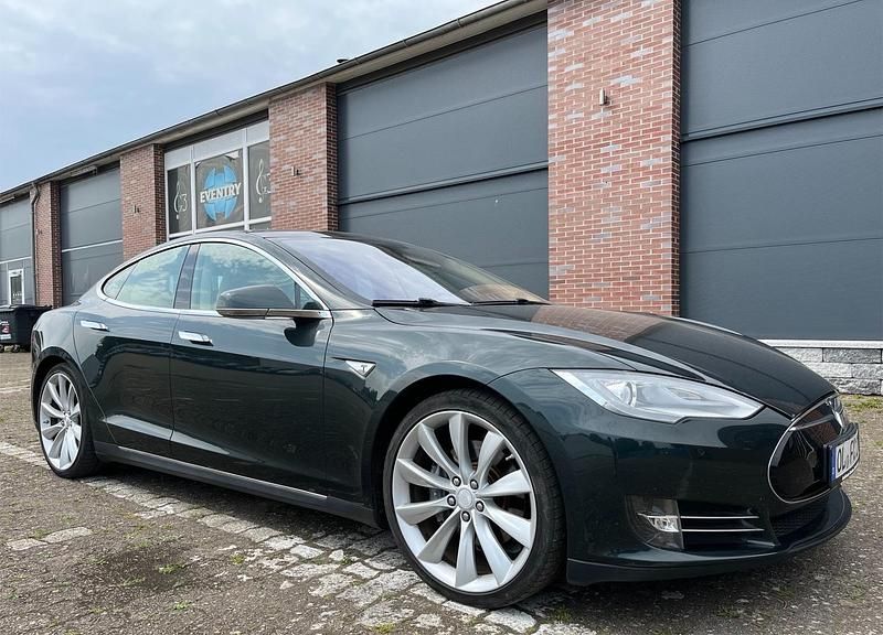 Grün Gebraucht 2014 Tesla Model S Limousine | 27.500 € - Bild 1/1