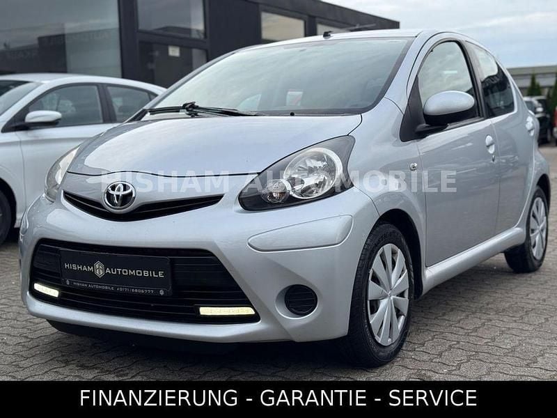 Silber Gebraucht 2014 Toyota Aygo Cool Kleinwagen | 3.790 € (Guter Preis) - Bild 1/4