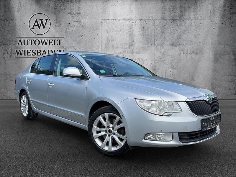 Silber Gebraucht 2010 Skoda Superb Elegance Limousine | 6.990 € (Fairer Preis) - Bild 1/4