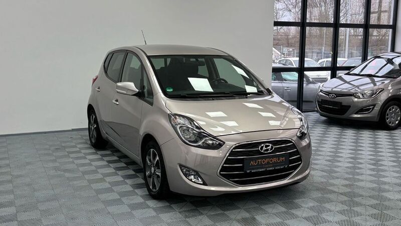 Gold Gebraucht 2018 Hyundai ix20 Space Plus Van / Kleinbus | 13.999 € - Bild 1/4