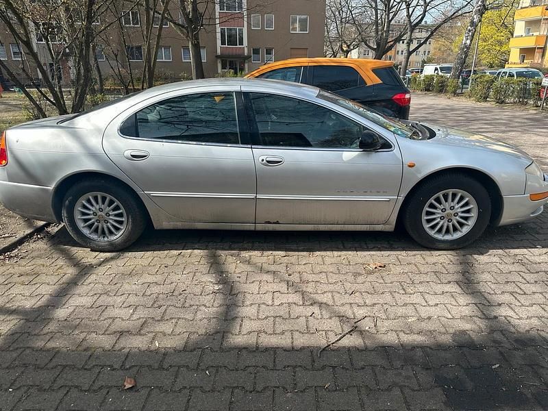 Second-hand Chrysler 300M 165 CP (121 kW) 2000 Argintiu Berlinǎ
