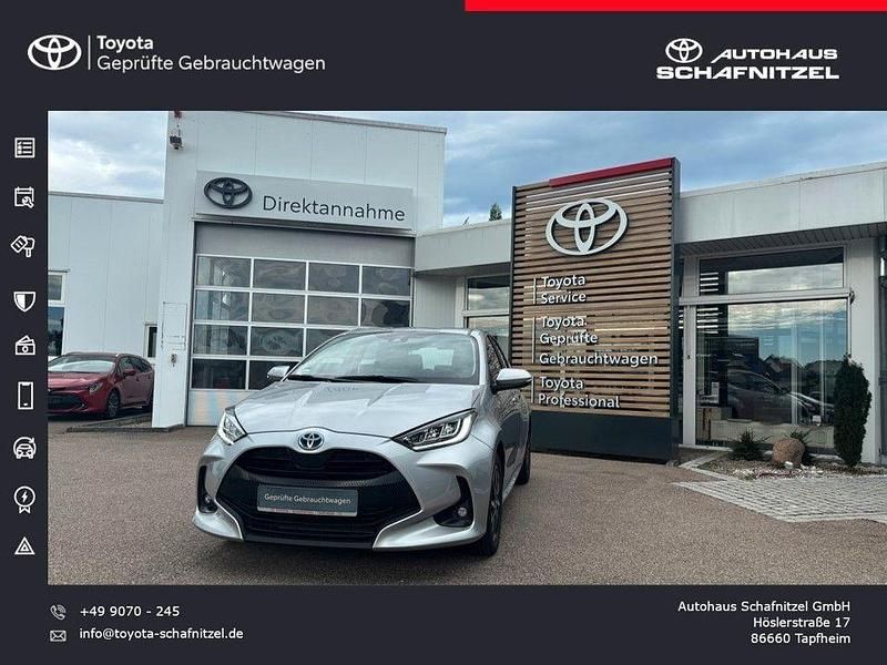 Silber Gebraucht 2023 Toyota Yaris Hybrid Team Limousine | 18.499 € (Guter Preis) - Bild 1/4