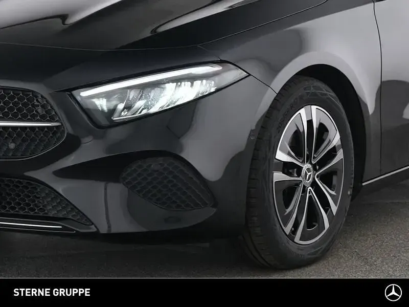 Gebraucht Mercedes A200 Advanced 150 PS (110 kW) 2025 Lack kosmosschwarz Limousine