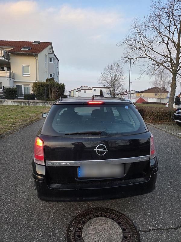 Gebraucht Opel Astra 105 PS (77 kW) 2004 Schwarz Kombi