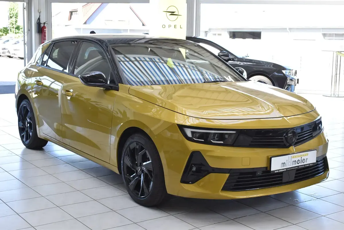 Gebraucht Opel Astra 181 PS (133 kW) 2023 Kult gelb met. Kleinwagen