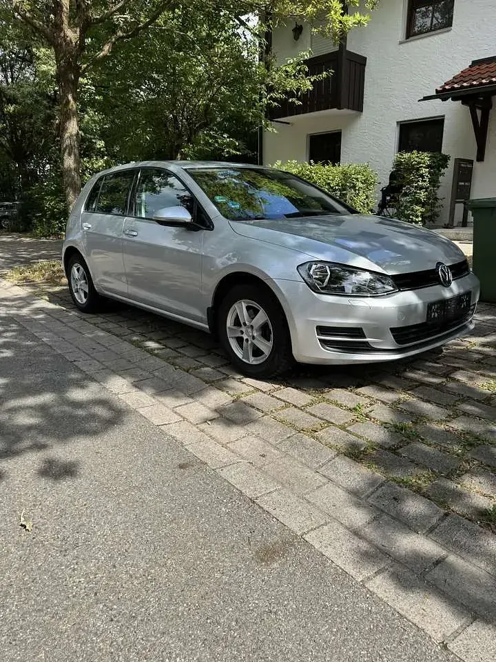 Gebraucht VW Golf VII 105 PS (77 kW) 2014 Limousine