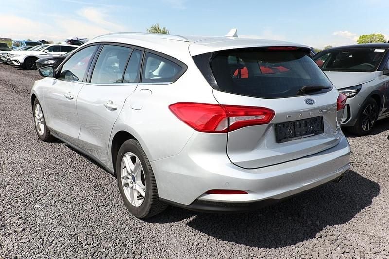 Używany Ford Focus Cool & Connect 120 KM (88 kW) 2019 Srebrny
