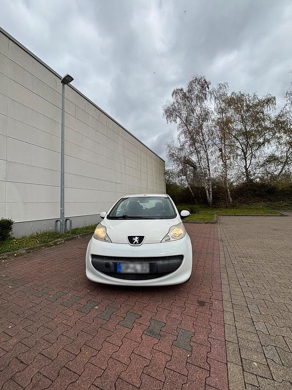 Gebraucht Peugeot 107 54 PS (39 kW) 2007 Weiß Kleinwagen