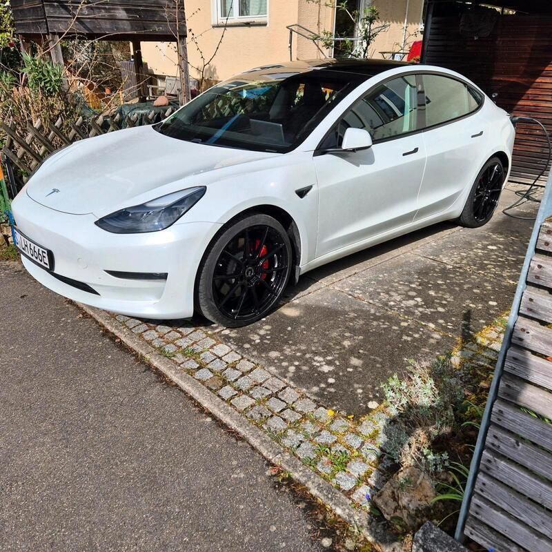 Weiß Gebraucht 2021 Tesla Model 3 Performance Limousine | 29.900 € (Teuer) - Bild 1/3