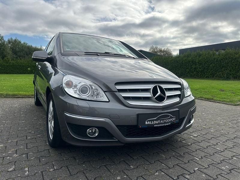 Grau Gebraucht 2010 Mercedes B200 Van / Kleinbus | 5.500 € (Guter Preis) - Bild 1/4