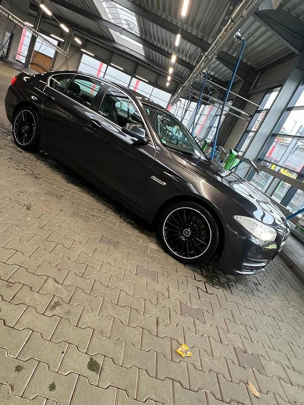 Grau Gebraucht 2013 BMW 530 Limousine | 10.000 € (Superpreis) - Bild 1/4