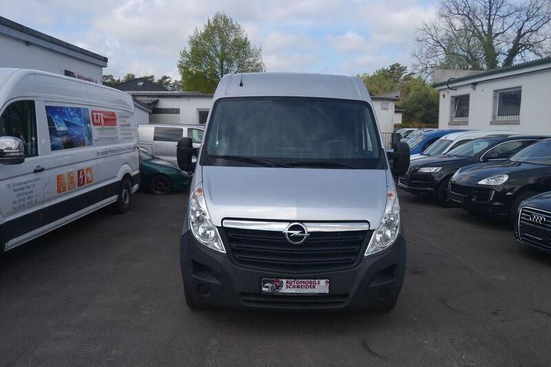 Silber Gebraucht 2018 Opel Movano Van | 12.799 € (Guter Preis) - Bild 1/4