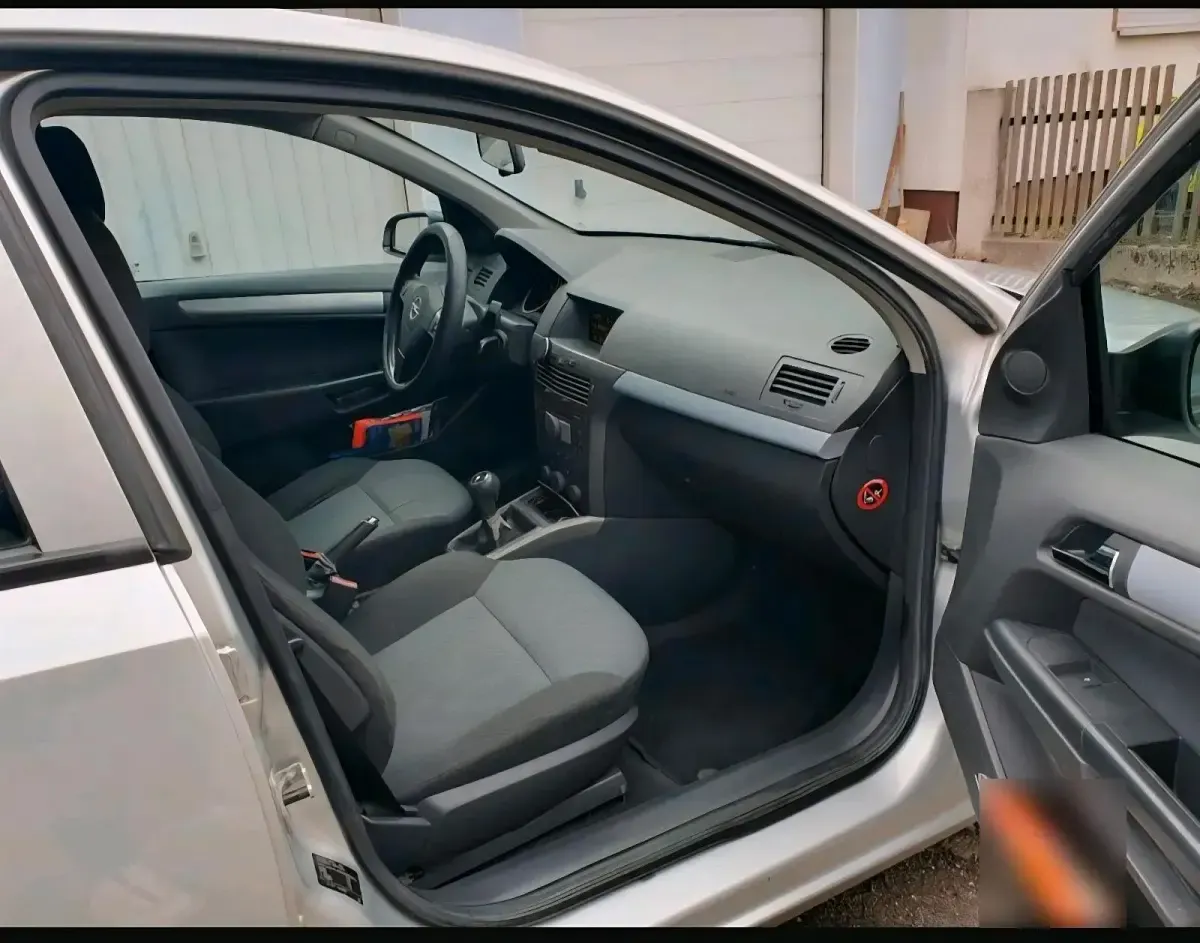 Gebraucht Opel Astra 105 PS (77 kW) 2005 Silber Kleinwagen