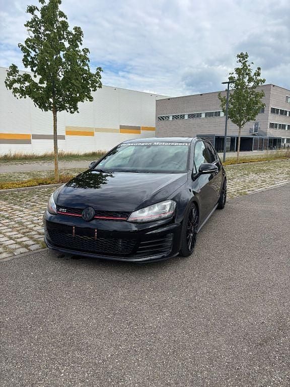 Schwarz Gebraucht 2014 VW Golf VII GTI Limousine | 17.500 € (Etwas zu teuer) - Bild 1/4
