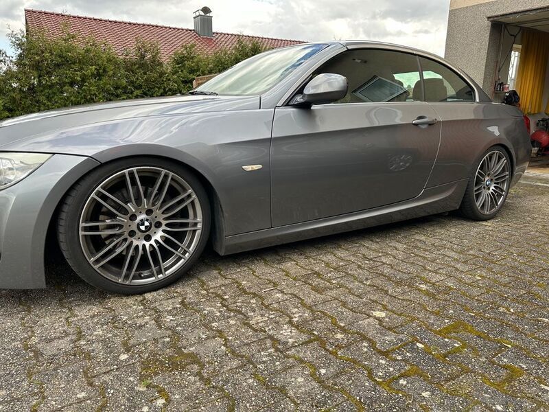 Grau Gebraucht 2011 BMW 330 Cabriolet Performance Cabrio | 12.500 € (Fairer Preis) - Bild 1/4