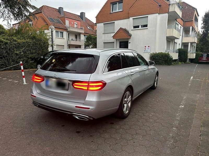 Gebraucht Mercedes E220 194 PS (142 kW) 2018 Silber Kombi