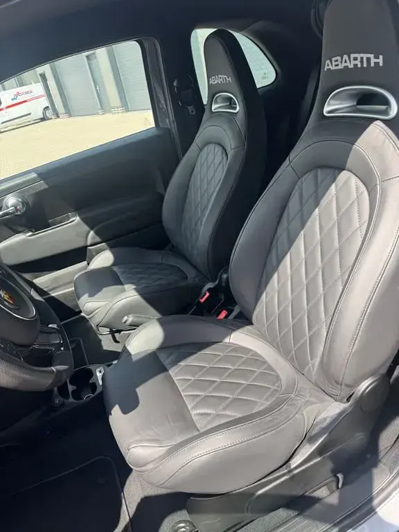 Gebraucht Abarth 695 179 PS (131 kW) 2024 Grau Kleinwagen
