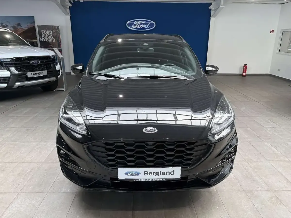 Gebraucht Ford Kuga ST-Line 224 PS (164 kW) 2024 Lackierung metallic "obsidianschwarz" schwarz SUV