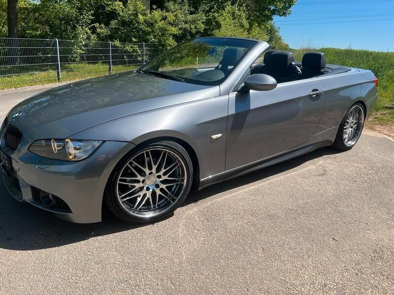 Grau Gebraucht 2008 BMW 320 Cabriolet M Sport Cabrio | 7.411 € (Superpreis) - Bild 1/4