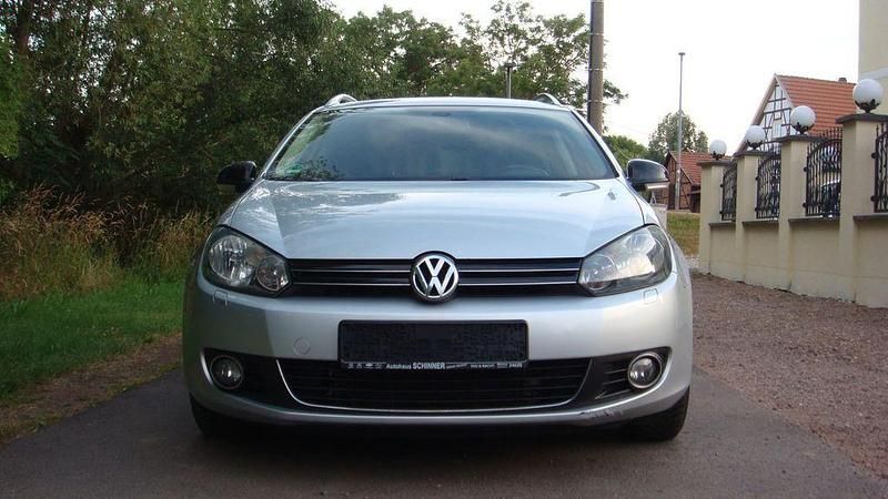 Silber Gebraucht 2011 VW Golf VI Style Kombi | 3.290 € (Superpreis) - Bild 1/4